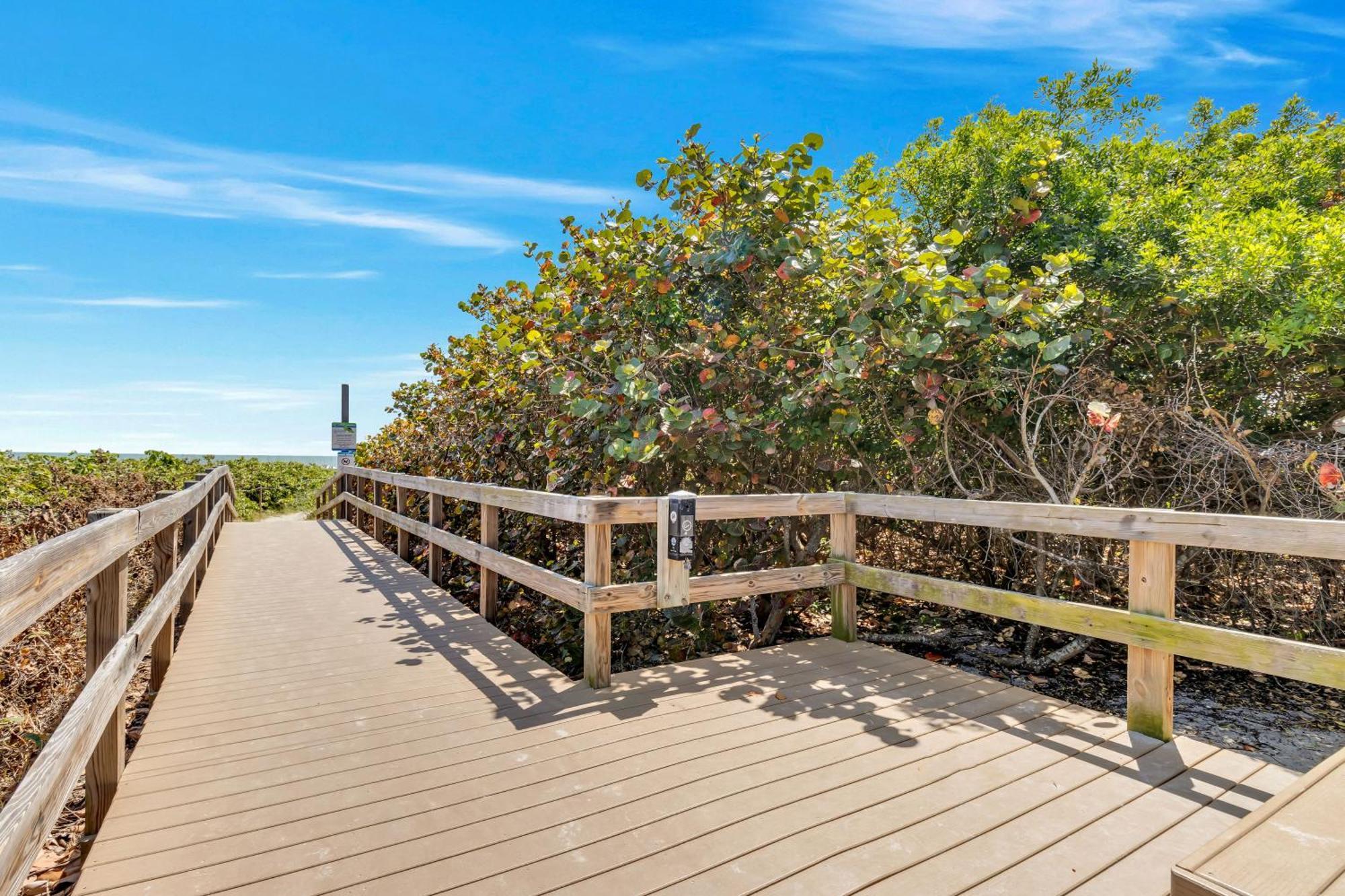 Cape Winds Resort Cape Canaveral Bagian luar foto