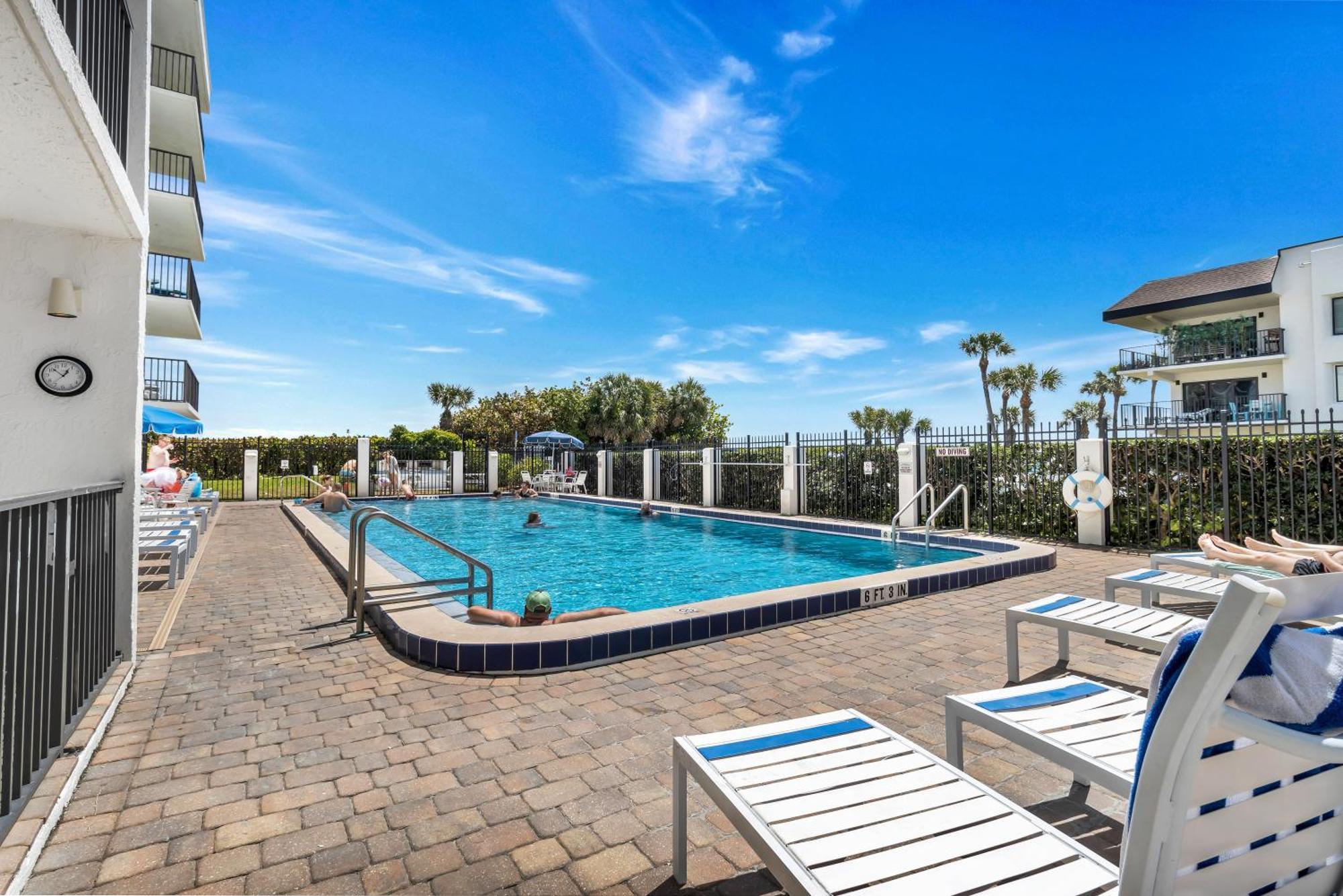 Cape Winds Resort Cape Canaveral Bagian luar foto